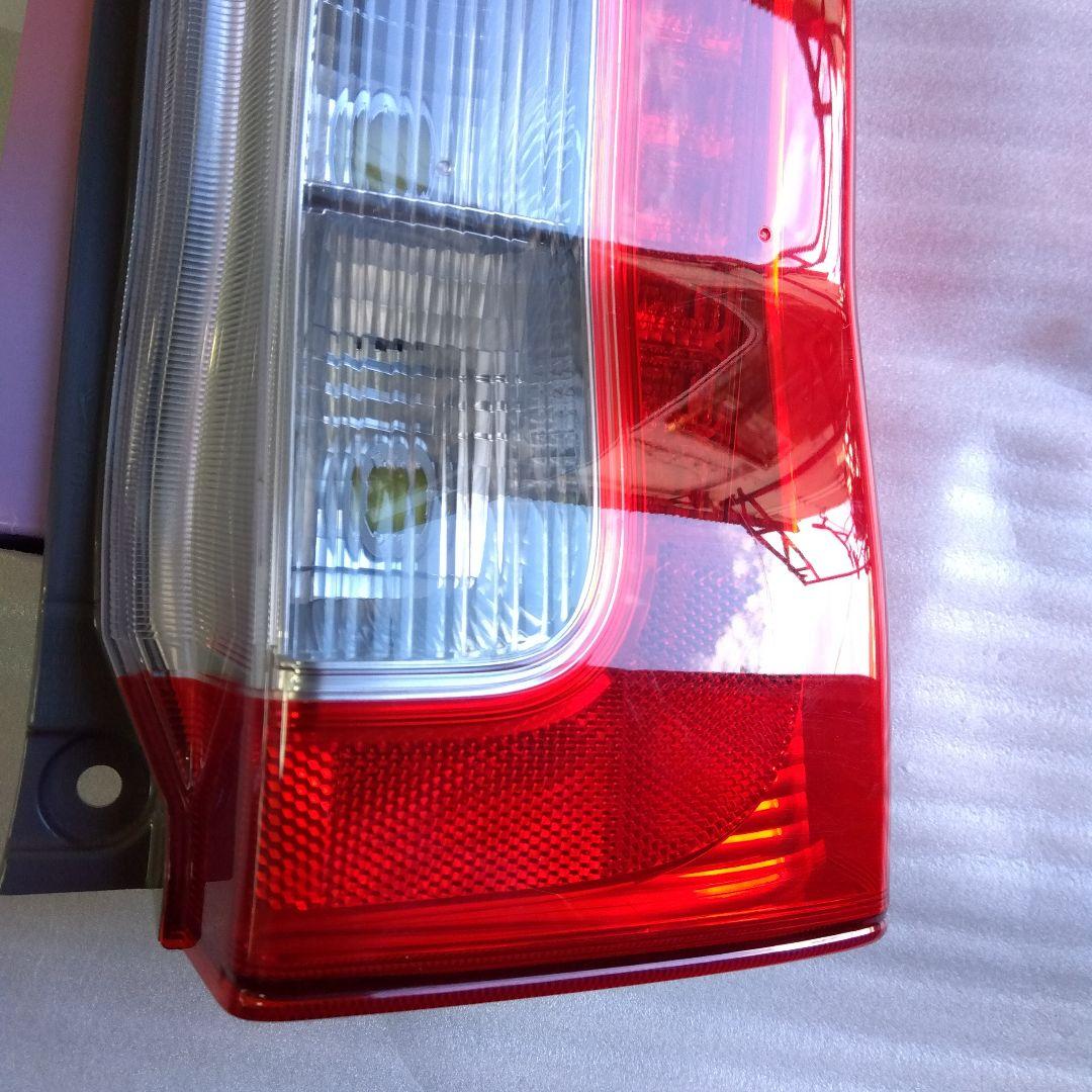 ダイハツ タント LA610S LA600S 　LED　右テールランプ