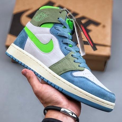 新品 希少 完売 箱タグ付き Nike Air Jordan 1 Highハイ 画像1