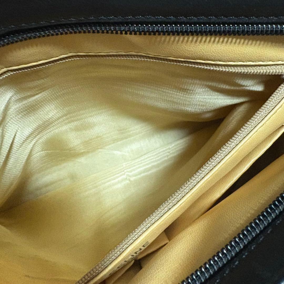 希少・ガマ口 セリーヌ ショルダーバッグ トリオンフ エンボス ロゴ レザー 希少・ガマ口 セリーヌ ショルダーバッグ トリオンフ エンボス ロゴ レザー