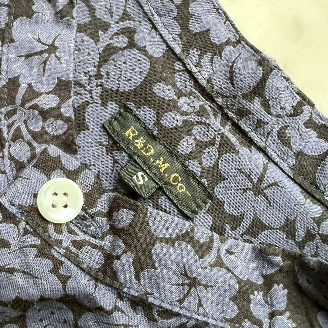 R&D.M.Co- コットンローンワイルドベリースタンドカラーロングシャツ R&D.M.Co- オールドマンズテーラー : WILD BERRY LONG SHIRT