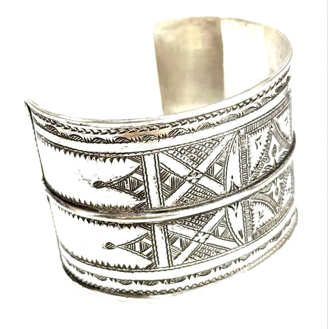 トゥアレグ族　ハンドメイド　シルバーバングル