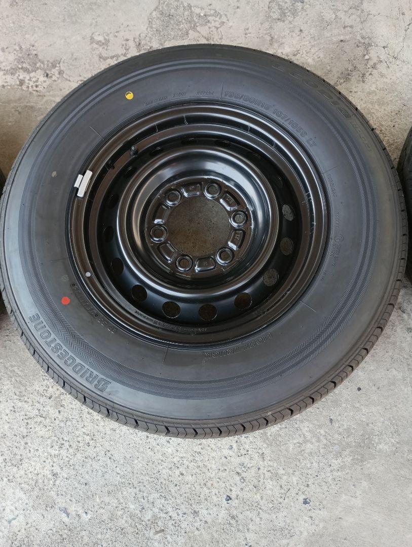 Mr.28様専用ハイエース新車外し純正タイヤホイールセット