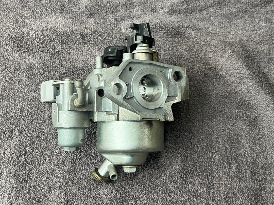 キャブレター目立った傷や汚れなし