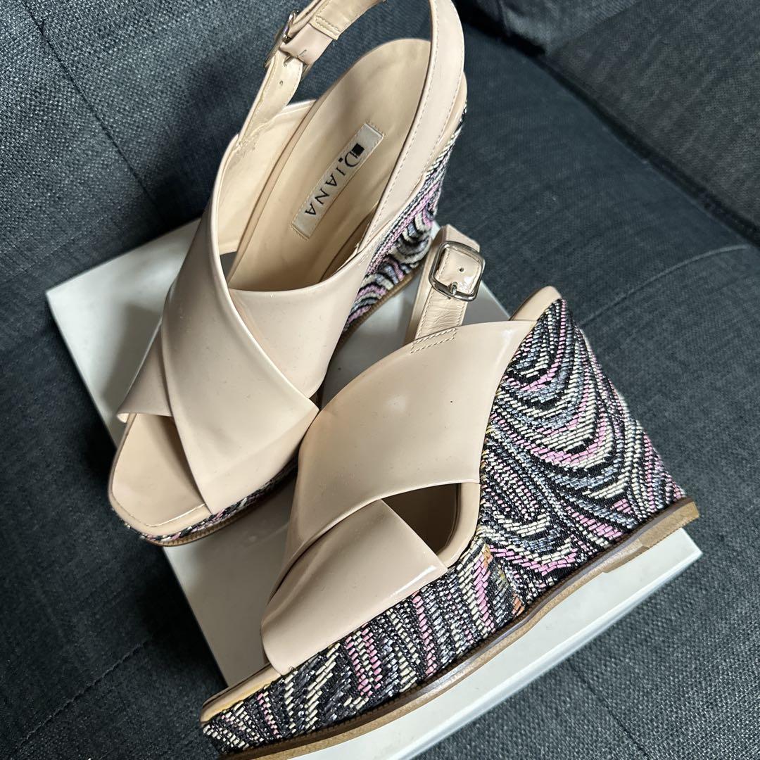 【新品】DIANA ベージュ クロスストラップ サンダル