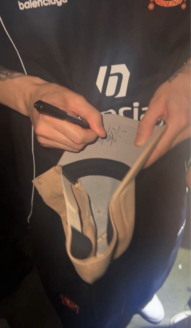 Watsonサイン付きキャップ