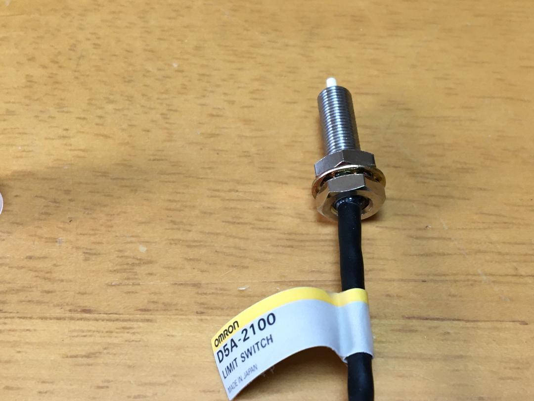 【電子部品】高精度スイッチ　形D5A-2100 OMRON 1個