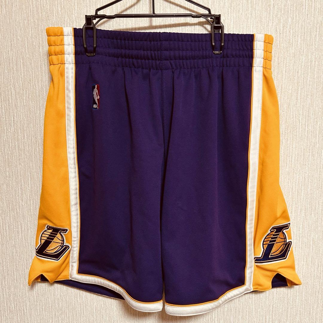 【美品】Mitchell & Ness レイカーズ ハーフパンツ　2008-09