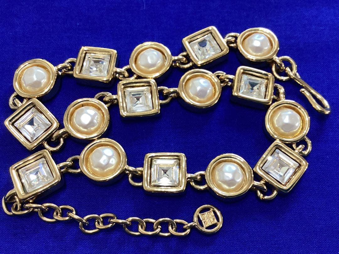 GIVENCHY ゴールドチェーン・パール ・クリスタルヴィンテージ GIVENCHY ゴールドチェーン・パール ・クリスタルヴィンテージ