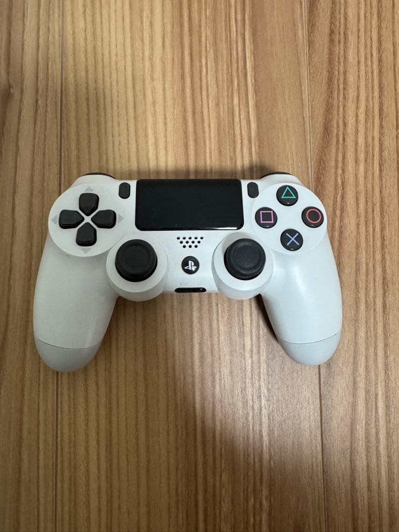 PlayStation 4 本体 + DUALSHOCK 4 (ホワイト) PlayStation 4 本体 + DUALSHOCK 4 (ホワイト)
