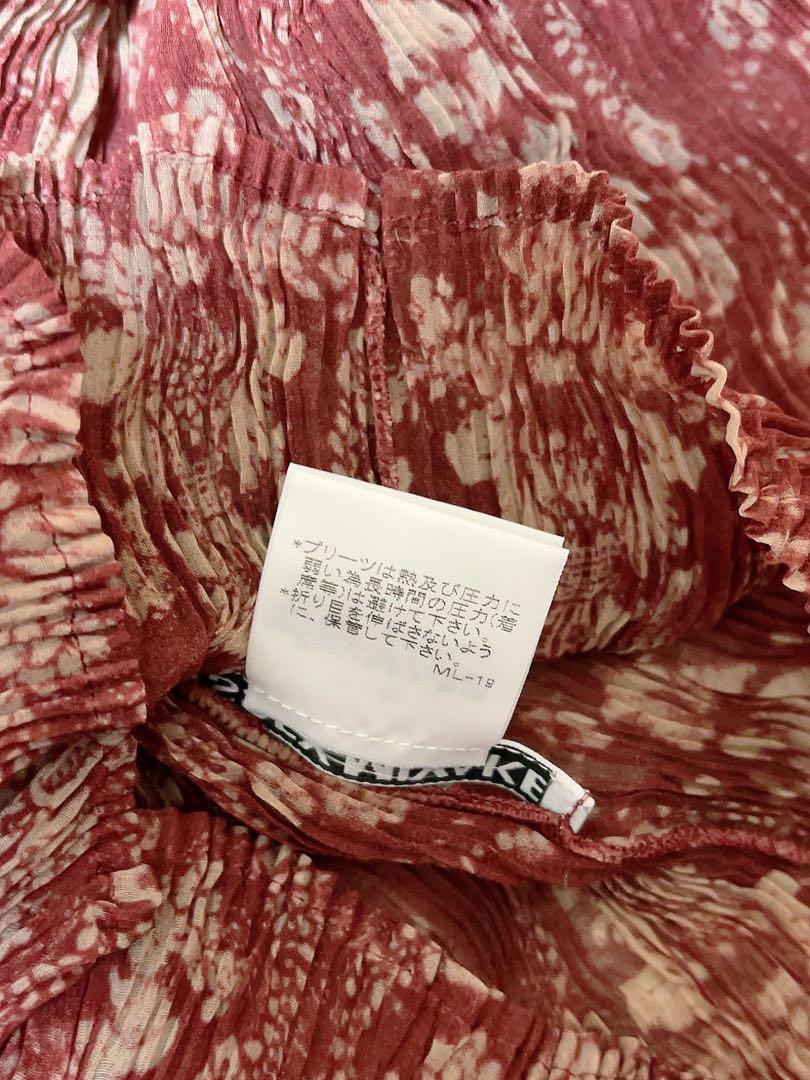 イッセイミヤケISSEY MIYAKE 立体プリーツ半袖トップス 青M位