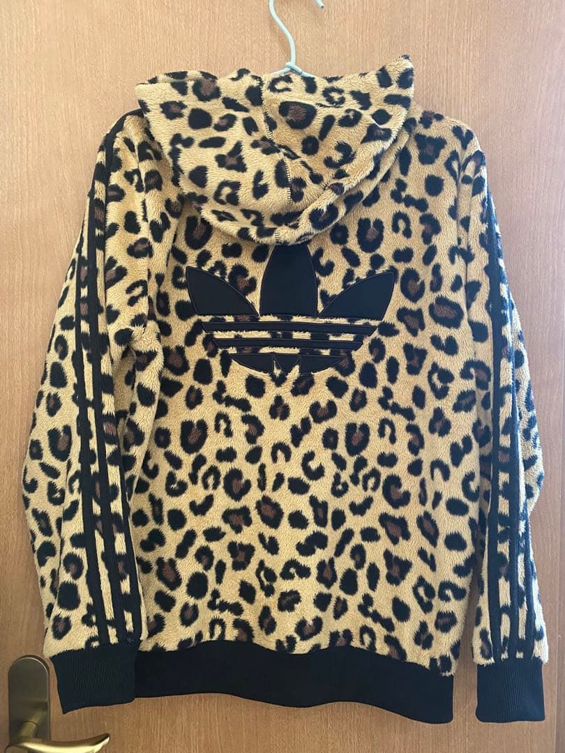 adidas originals⭐︎レオパード パーカー