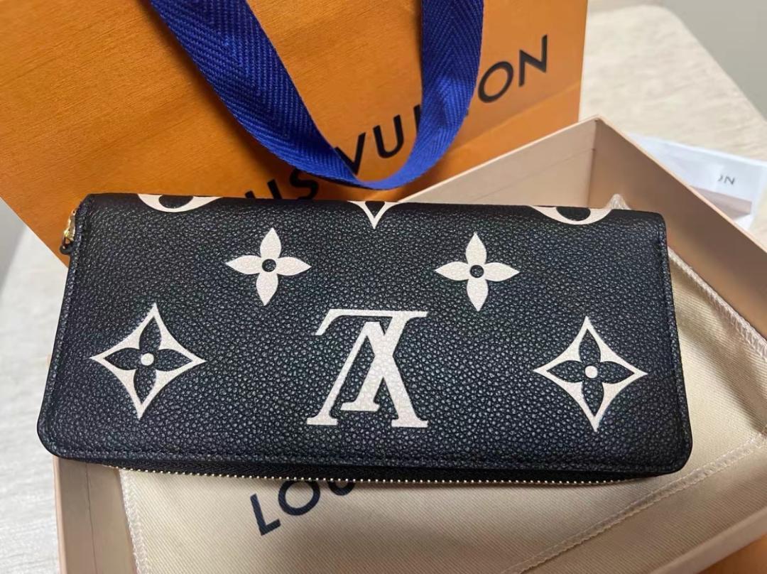 極美品Louis Vuitton モノグラム 二つ折り財布
