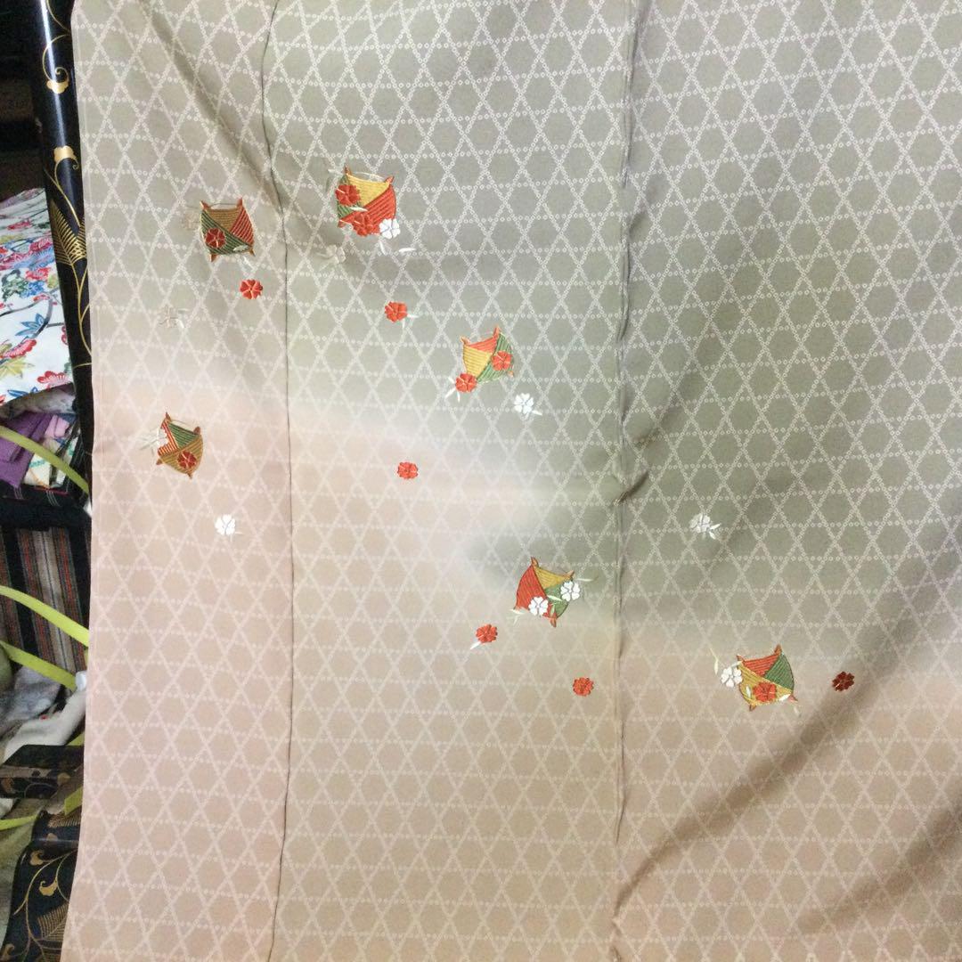 縫い取り訪問着です品の良い縫いの上品の良い未仕立てです新品てす。