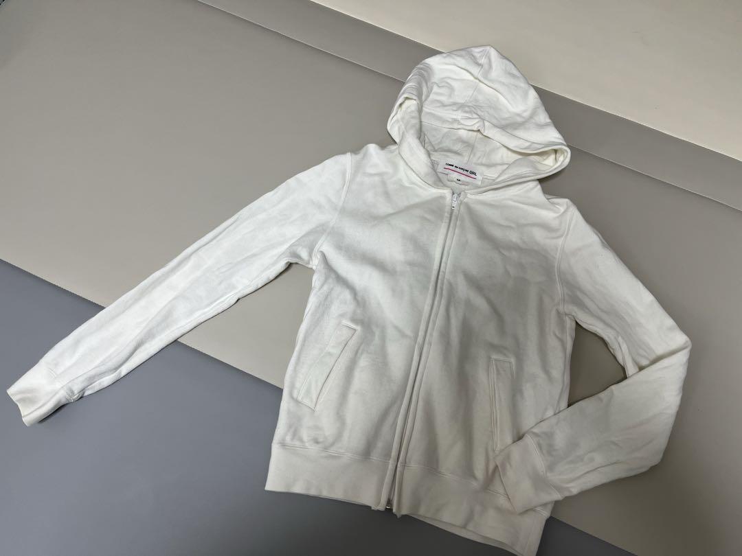 若者に人気のブランド コムデギャルソンガール＊♡ハートのくりぬきが可愛いジップ トップス