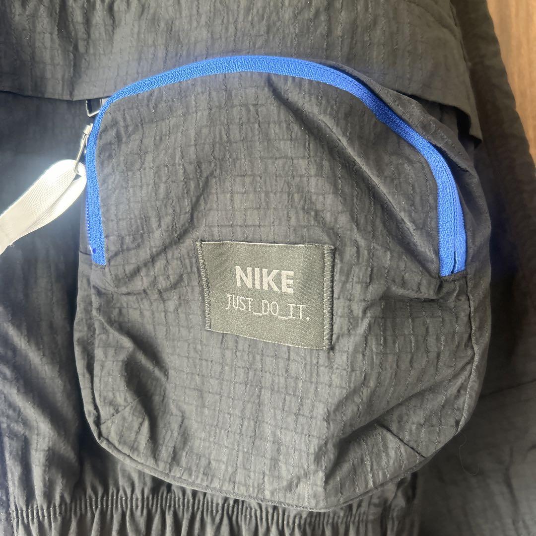 Nike フード付きウィンドブレーカー ブラック/ブルー