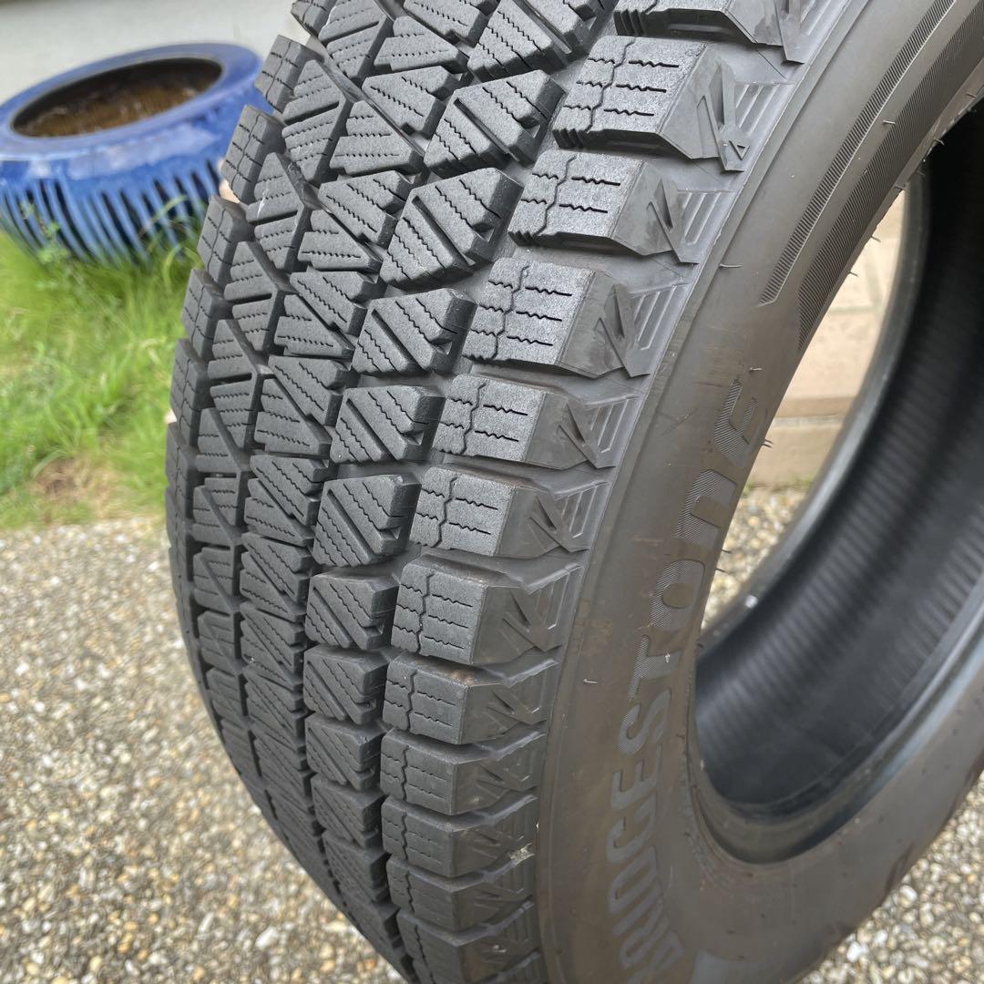 DM-V3  215/70r16 スダットレス　２本　①