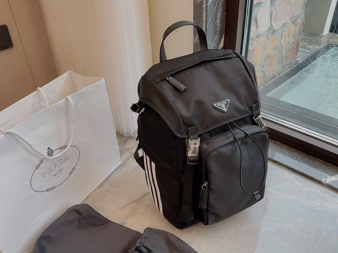 美品 PRADA プラダ 人気バッグ  未使用