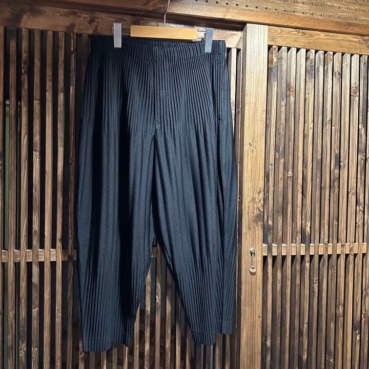 イッセイミヤケ プリーツパンツ アンクル丈 ブラック 経典ブランド