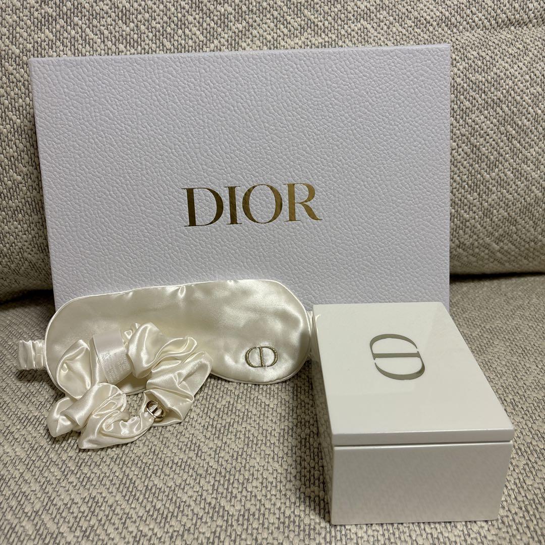 DIOR】ノベルティ バニティケース - メルカリ DIOR】ノベルティ バニティケース - メルカリ