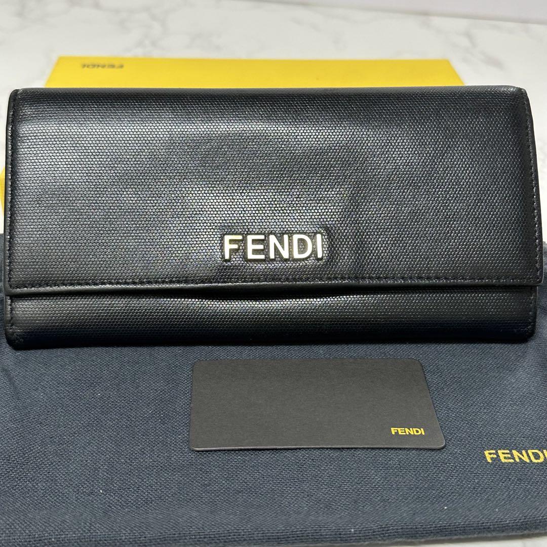 新品同様‼️ フェンディ　FENDI 財布　二つ折り　長財布