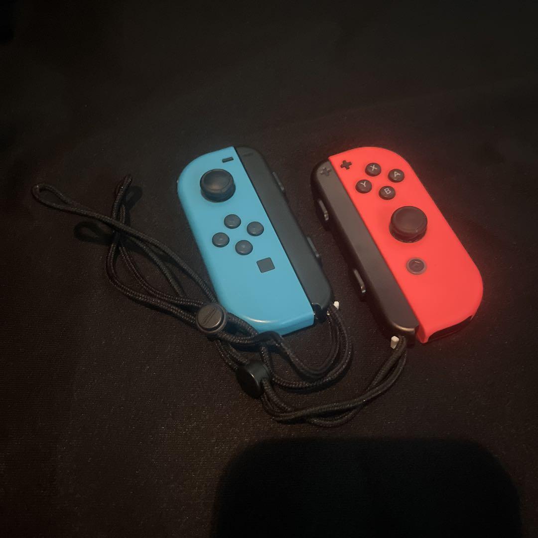 安い Nintendo Switch 青と赤のジョイコン付きΩ 本体 Nintendo Switch