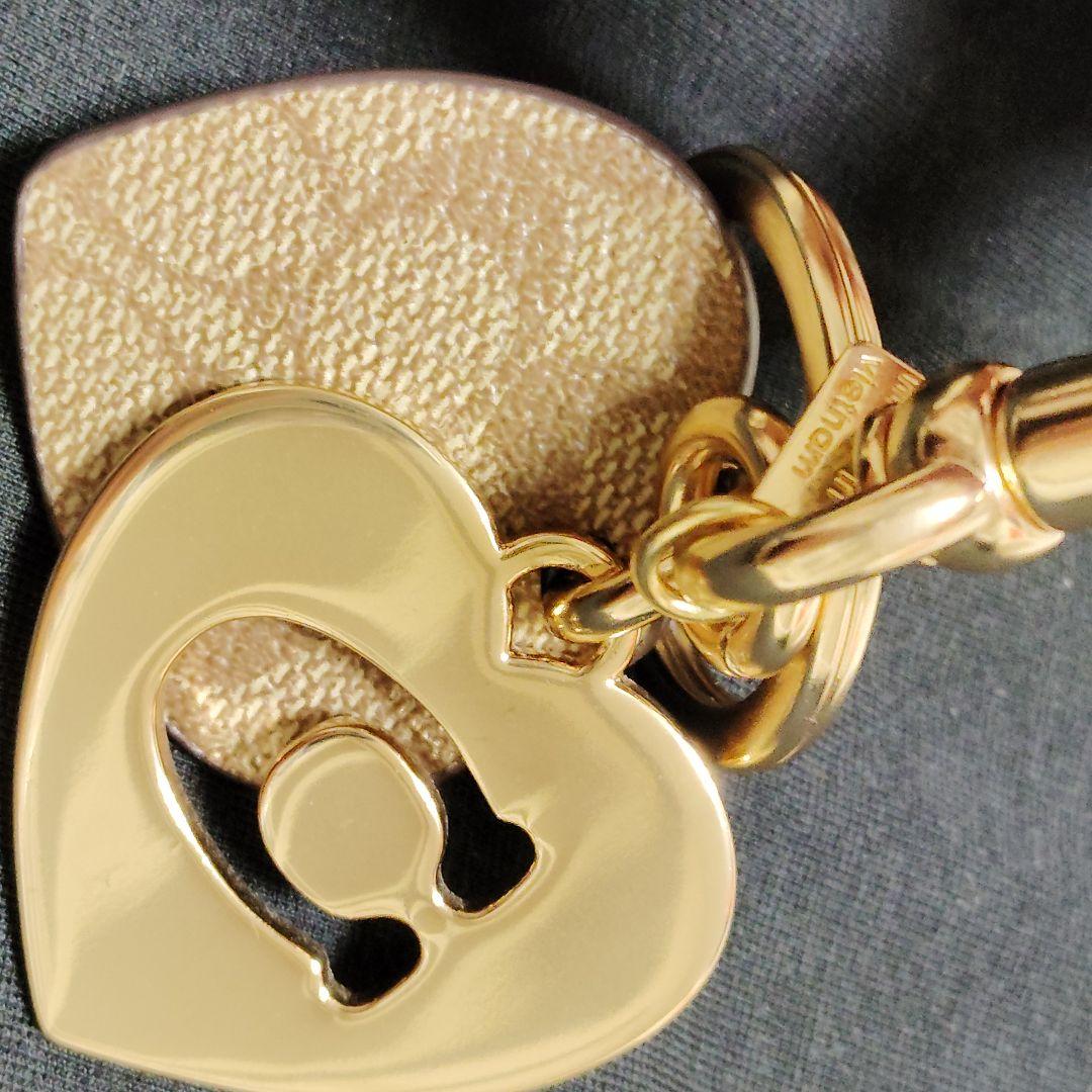 COACH - コーチ職　ハート形引き付ける　御徒面子引き付ける　名書き　ゴールド　赤銅色　美品 ファッション-レディース