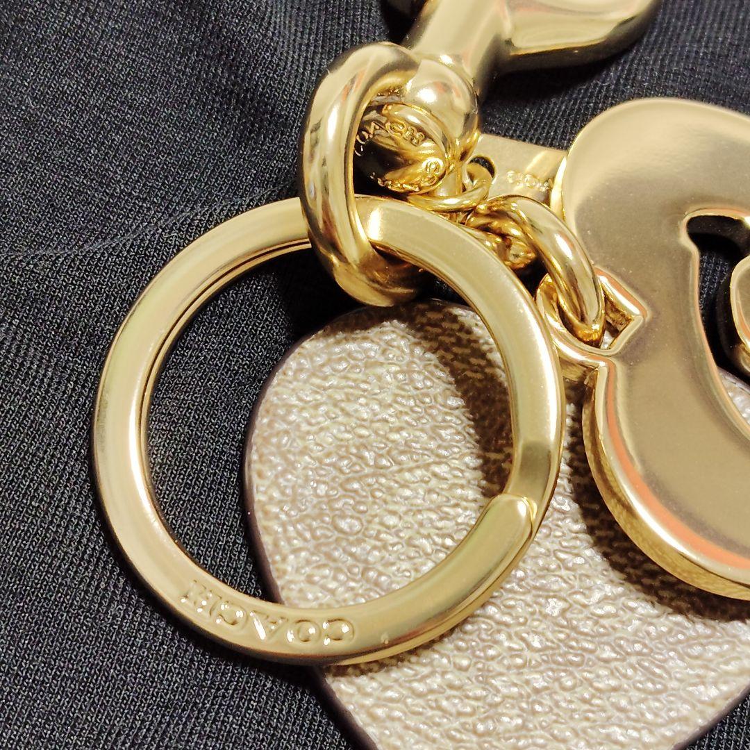 COACH - コーチ職　ハート形引き付ける　御徒面子引き付ける　名書き　ゴールド　赤銅色　美品 ファッション-レディース