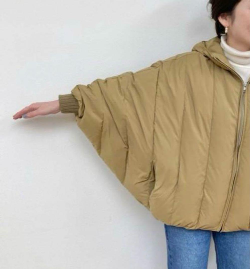 ベージュ