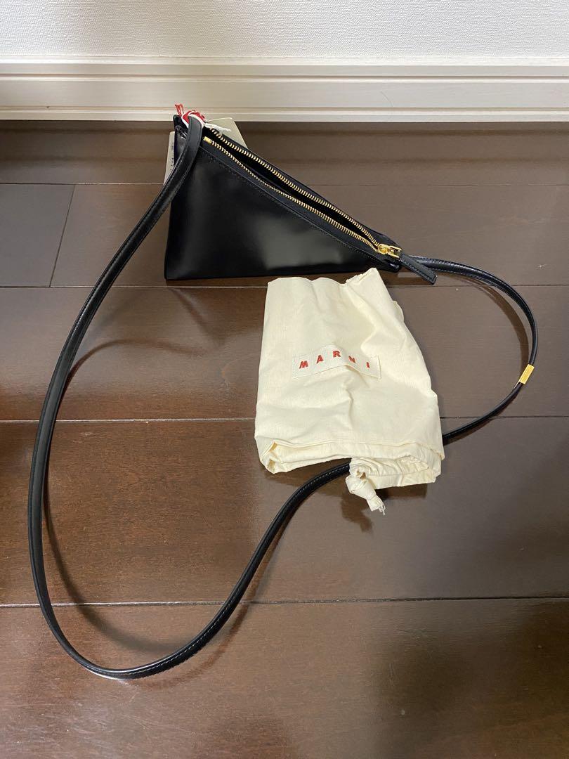 MARNI ブラック 三角形ショルダーバッグ
