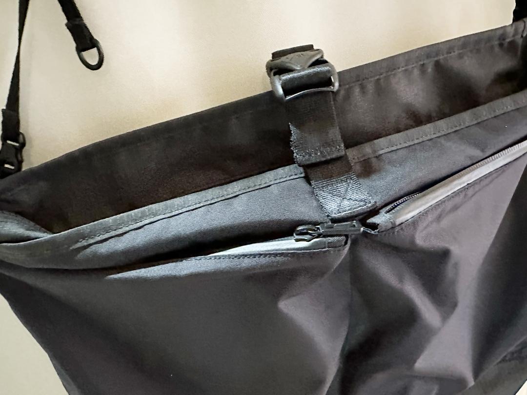 バッグ F/CE. LIGHTWEIGHT COURIER SHOULDER BAG