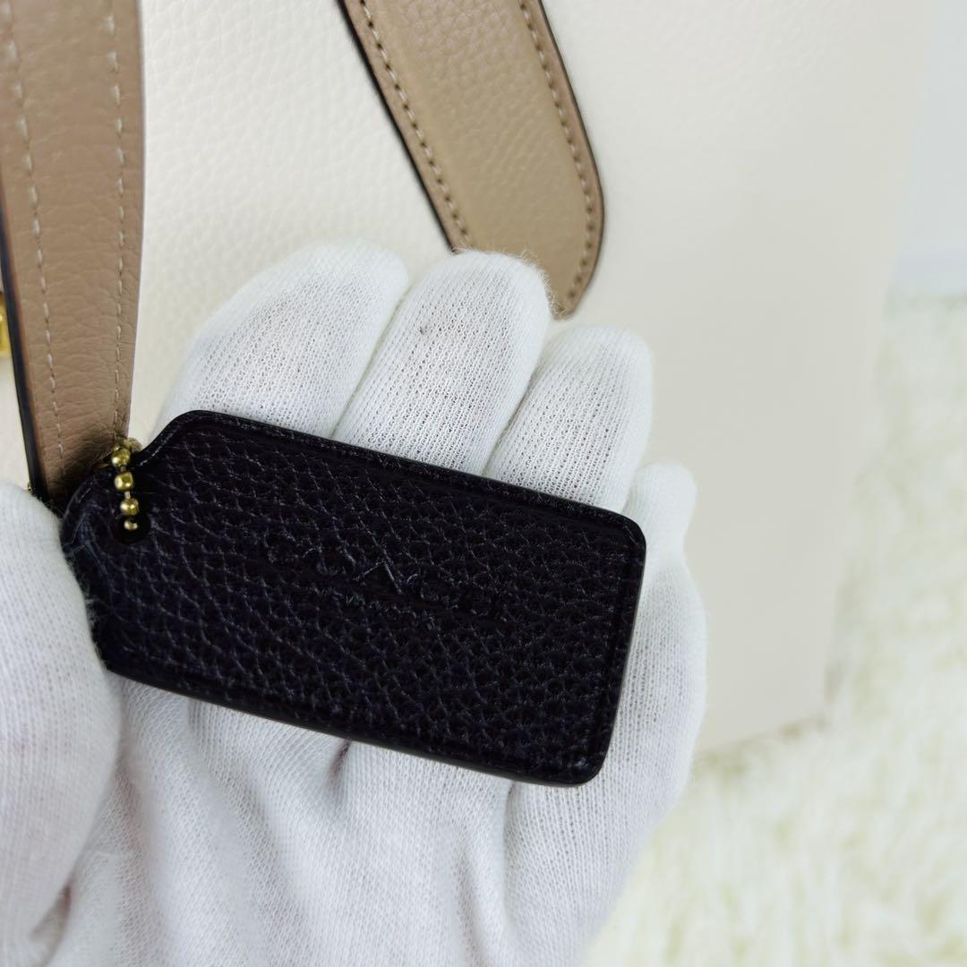【美品】COACHウィロウ トート 白　ターンロック　A4可　C0691