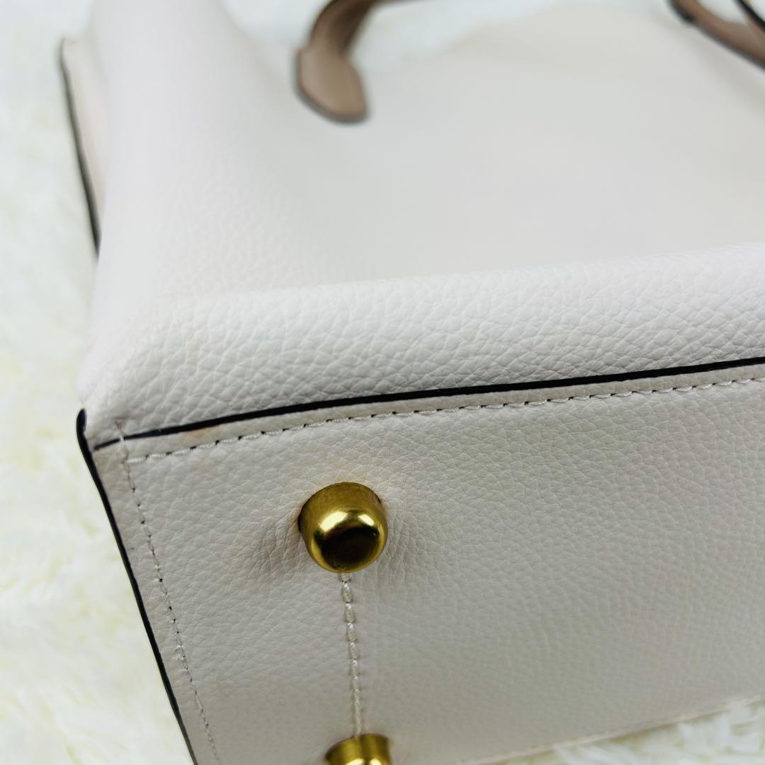 【美品】COACHウィロウ トート 白　ターンロック　A4可　C0691