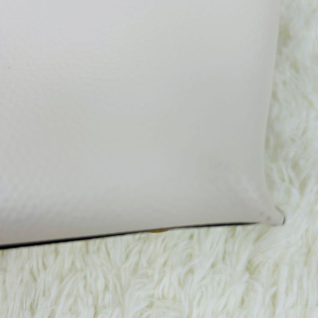 【美品】COACHウィロウ トート 白　ターンロック　A4可　C0691