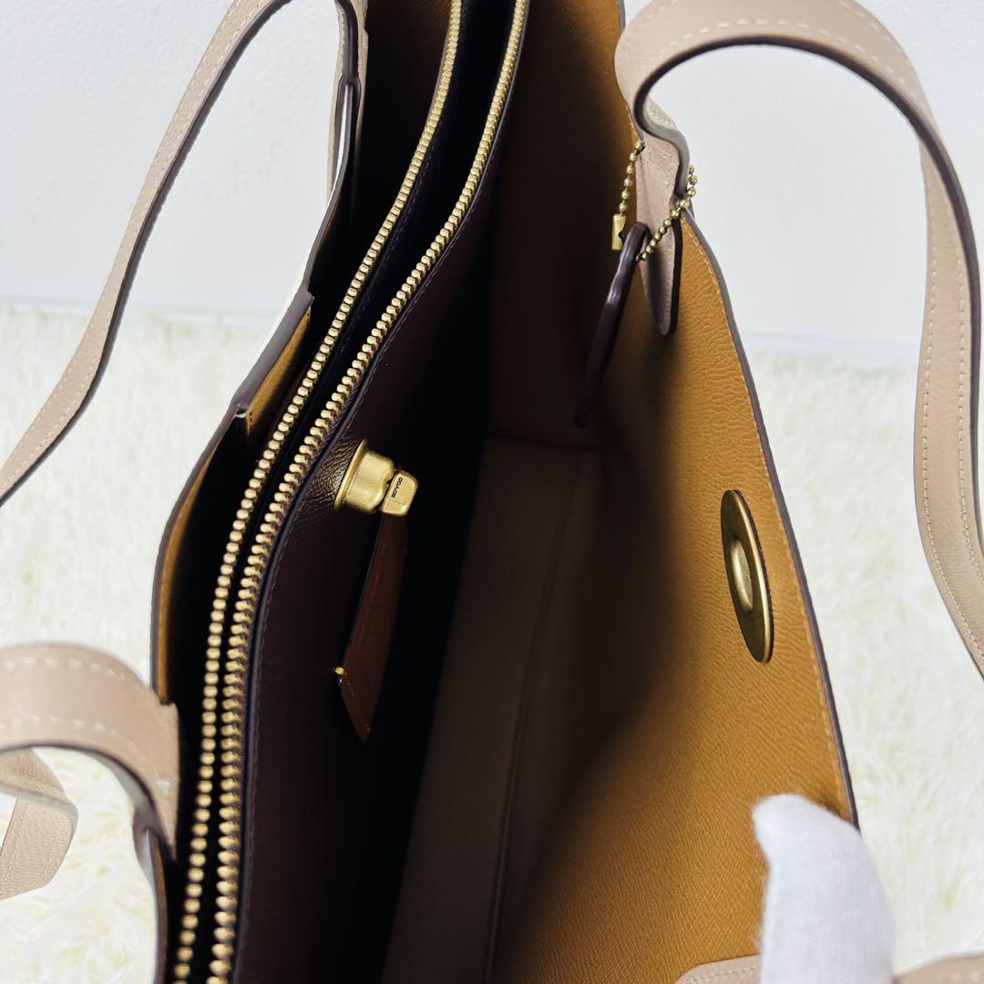 【美品】COACHウィロウ トート 白　ターンロック　A4可　C0691