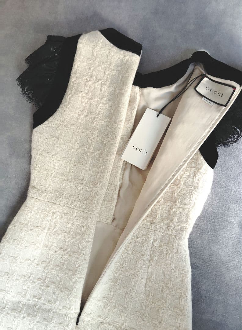 【新品、タグ付き】GUCCI バイカラー 袖口フリル ニット ワンピース 【新品、タグ付き】GUCCI バイカラー 袖口フリル ニット ワンピース