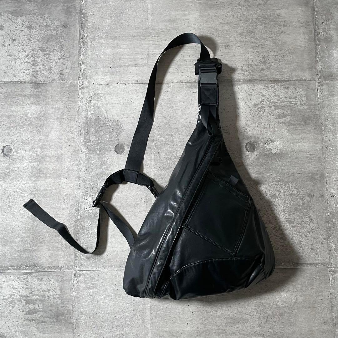00s DKNY archive レザー ナイロン スリングバッグ 黒 y2k 00s DKNY archive レザー ナイロン スリングバッグ 黒 y2k