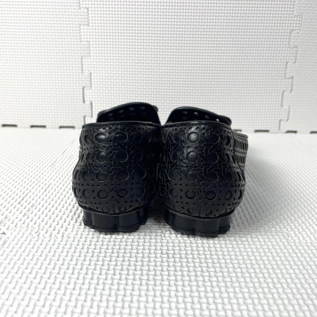 美品 サルヴァトーレフェラガモ パンプス ヴァラリボン フラワー