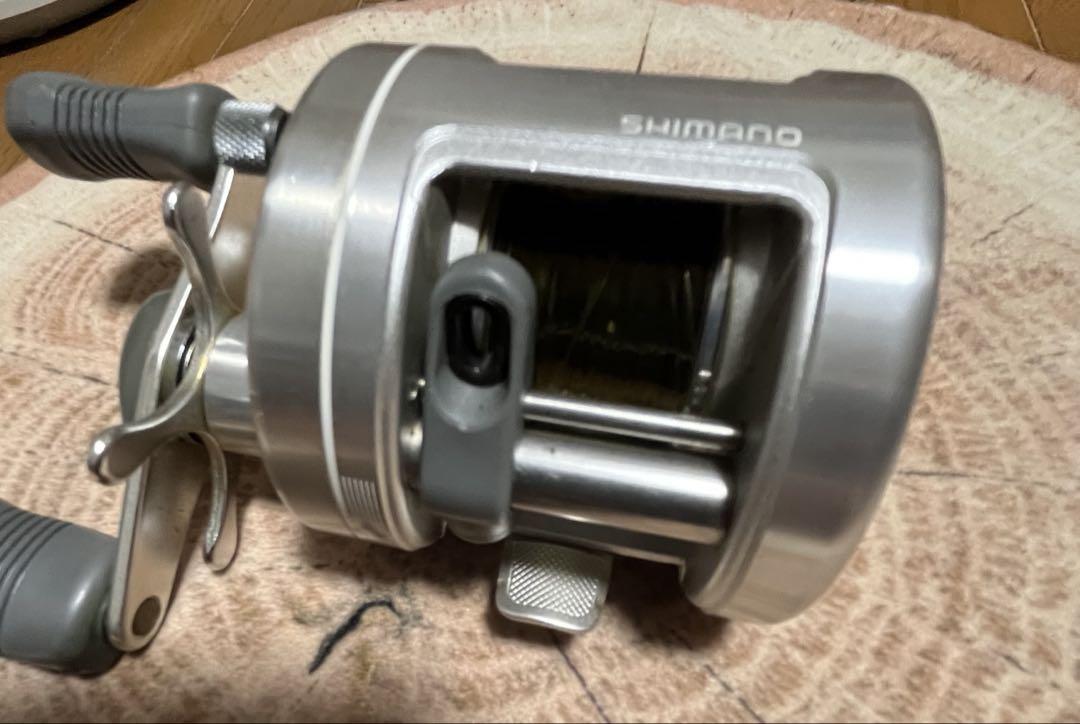 SHIMANO CALCUTTA 200 シルバーリール