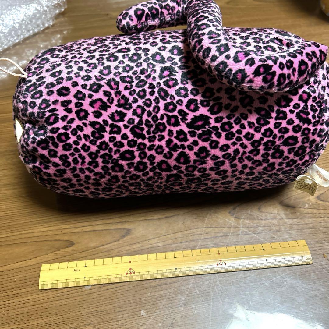 ハローキティ ヒョウ柄クッションしっぽ付き - メルカリ