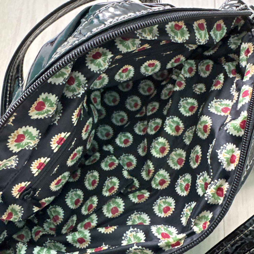 ANNA SUI ブラック ハンドバッグ 蝶チャーム付き - メルカリ