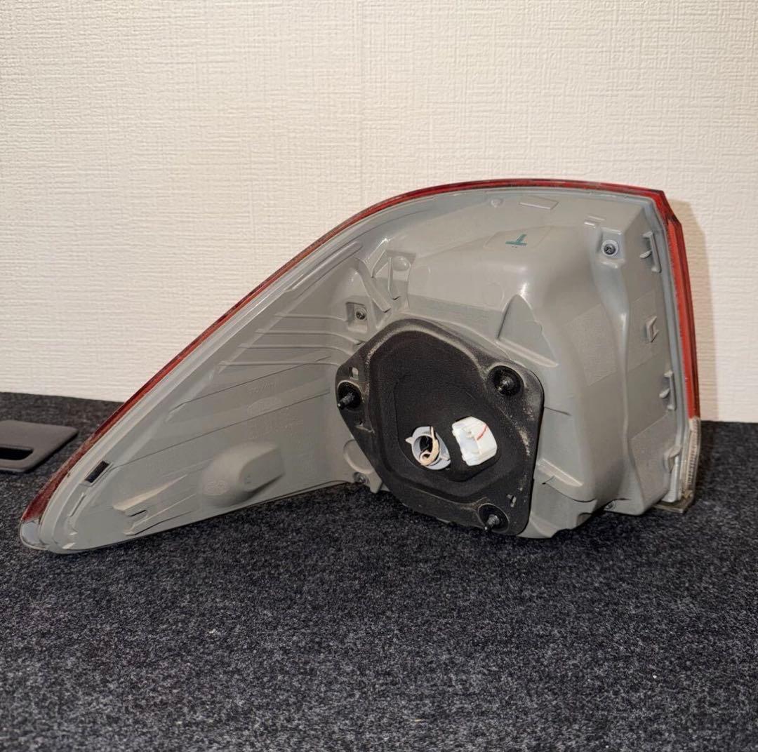 20クラウン アスリート 後期 アニバーサリーエディション 右 テールランプ 20クラウン アスリート 後期 アニバーサリーエディション 右 テールランプ