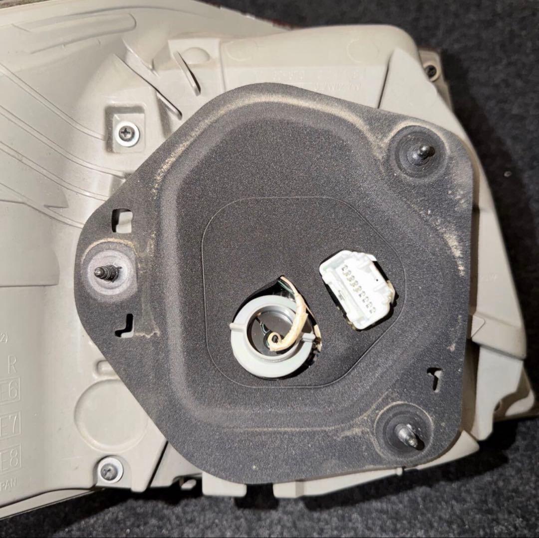 20クラウン アスリート 後期 アニバーサリーエディション 右 テールランプ 20クラウン アスリート 後期 アニバーサリーエディション 右 テールランプ