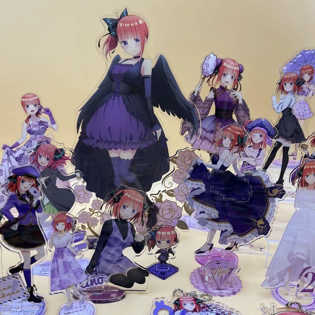 五等分の花嫁　中野二乃　アクリルスタンド　缶バッジ　まとめ売り