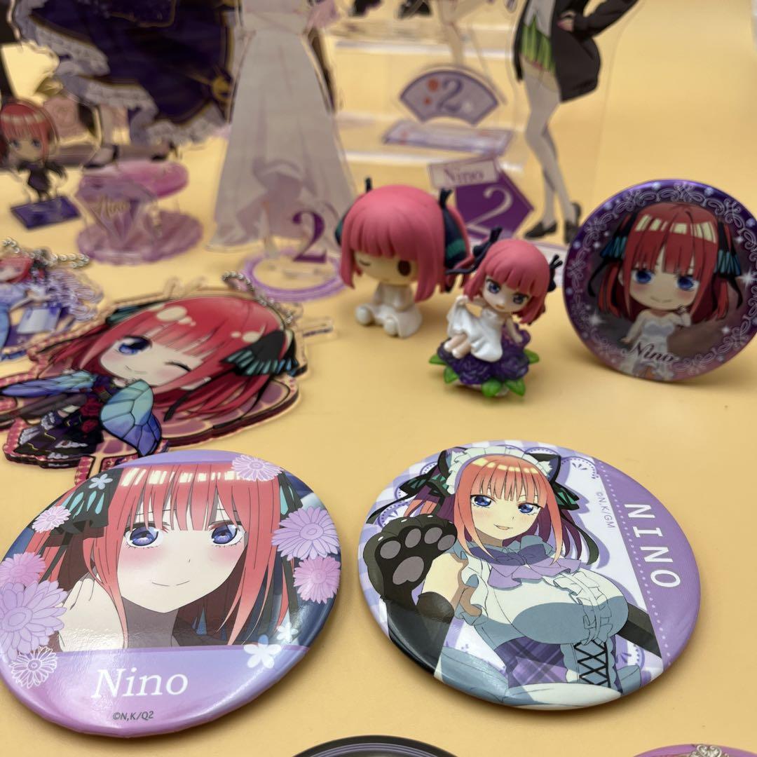 五等分の花嫁　中野二乃　アクリルスタンド　缶バッジ　まとめ売り