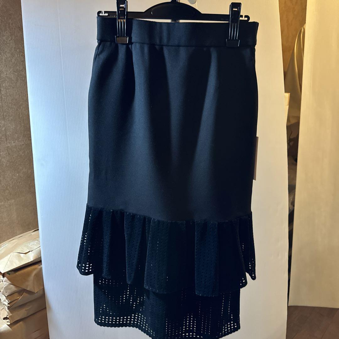 ADＯＲＥの黒色スカート