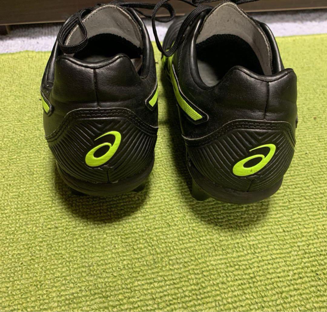 サッカースパイク　アシックス