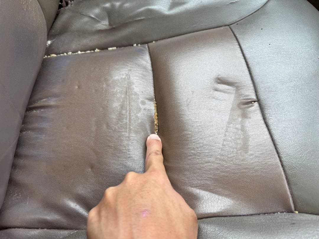 デート サバーバンフロント左右シート レザーシート傷や汚れあり 人生観