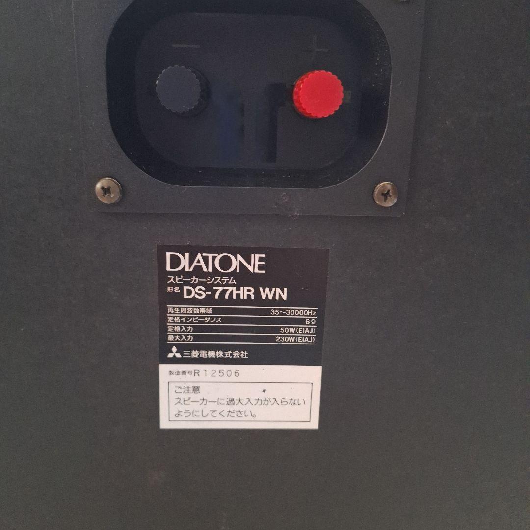 右 側