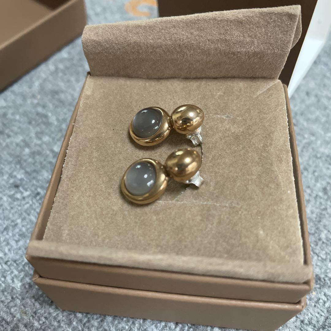 モニカカスティオーニムンストーンピアス