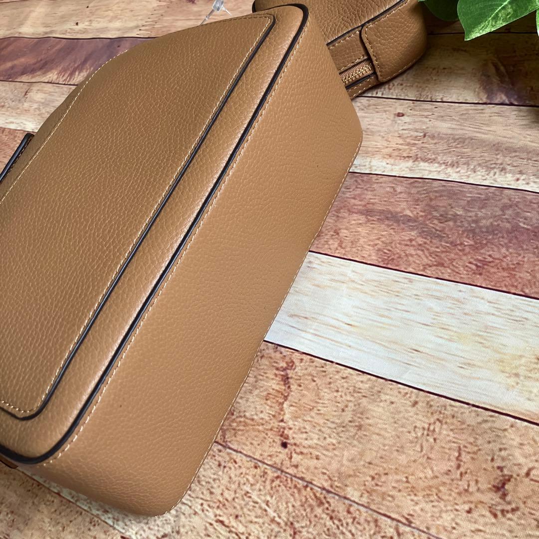 カラー kate spadeレーシング ストライプ アディ クロスボディkate spade new york